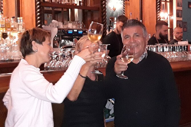 Walking Tour and Wine Tasting With Legends in the Castle District - Good To Know