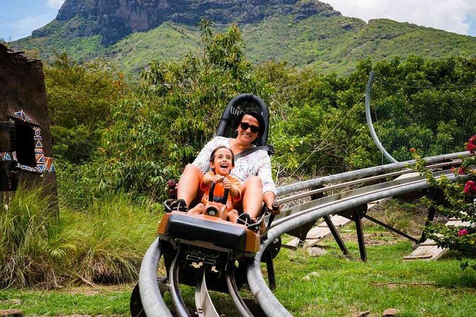 Wild Animals South West Tour : SAFARI JEEP CASELA PARK & LE MORNE - Good To Know