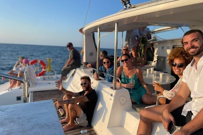 Zanzibar Sunset Yacht Cruise - Key Points