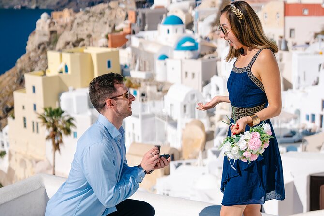 1 Hour Private Couple Photoshoot in Santorini - Inclusions and Features