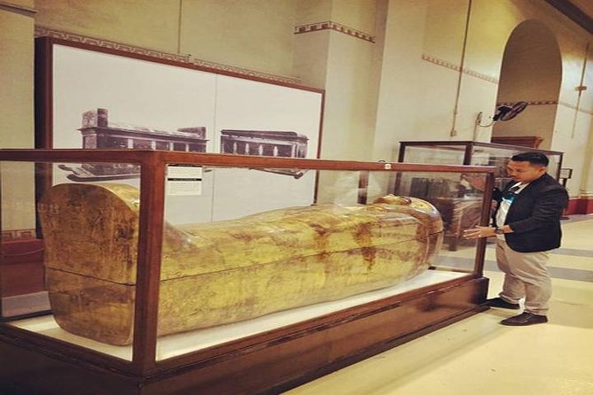 10-Hour Private Layover Tour: Giza Pyramids and Egyptian Museum From Cairo Airport