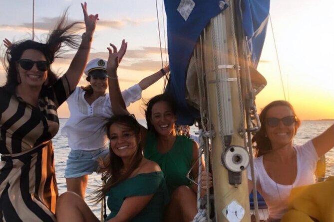 2-Hour Sailboat Private Tour in Lisbon