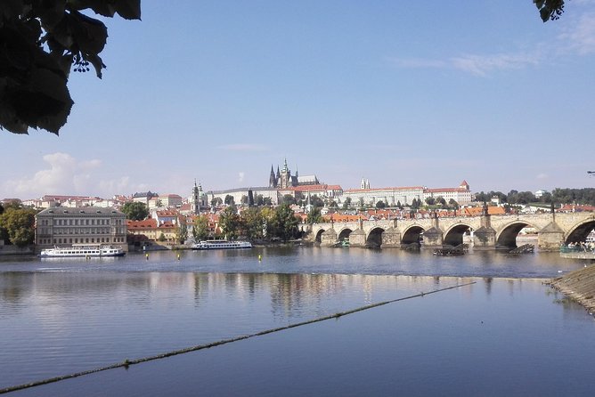 2:5-Hour Walking Tour of Old Town Prague With Boat Ride