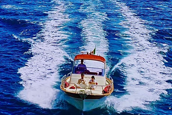 3-Hour Private Boat Tour of the Island of Capri