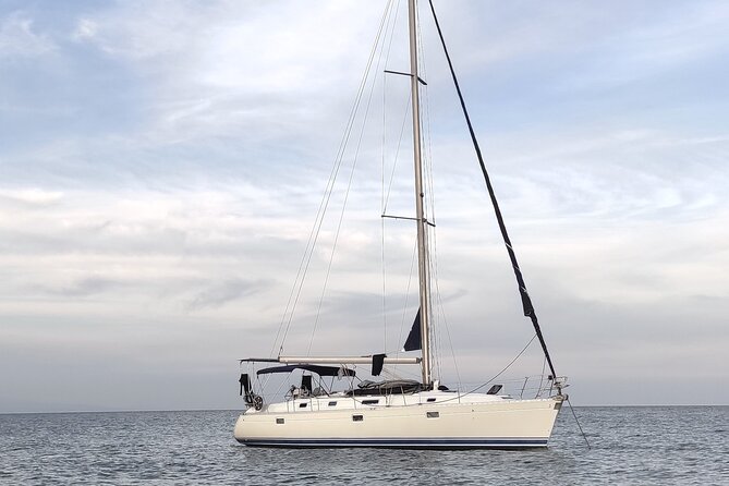 3 Hour Yacht Sailing Activity in Cabo Verde
