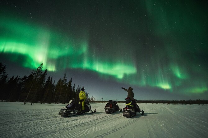 3 Hours Snowmobiling Under Auroras and Night Sky
