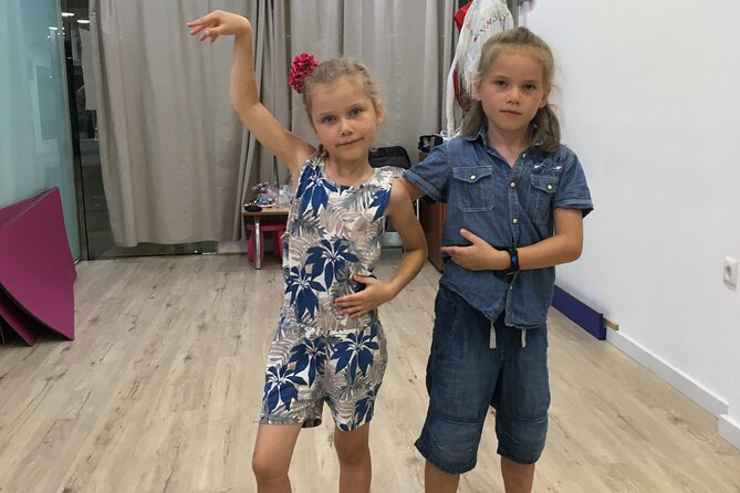 45 Minutes Flamenco Dance Class for Family in Malaga