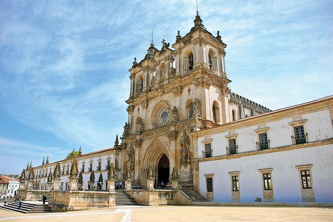 6-Day North Portugal Tour: Porto, Braga, Fátima, Coimbra, Guimaraes, Aveiro and Batalha, From Lisbon