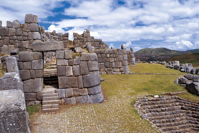 8 Days – Cusco || Sacred Valley || MachuPicchu || Rainbow Mountain ||Queswachaka