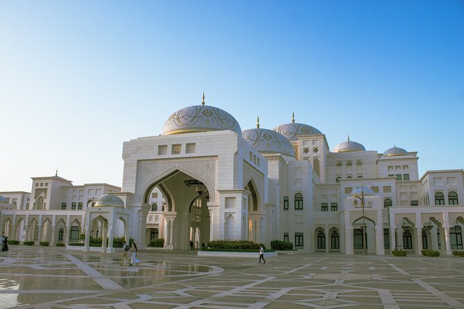 Abu Dhabi Grand Mosque, Qasr Al Watan and Louver Museum - Exploring the Abu Dhabi Grand Mosque