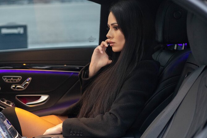 Airport Limousine Transfer: Stockholm City to Arlanda Airport 1-7 Passengers
