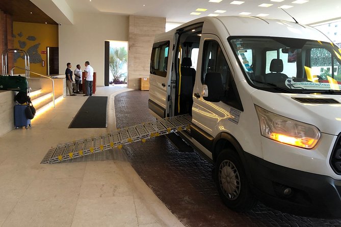 Airport to Hotel Transportation in Cancun, Private Round Trip
