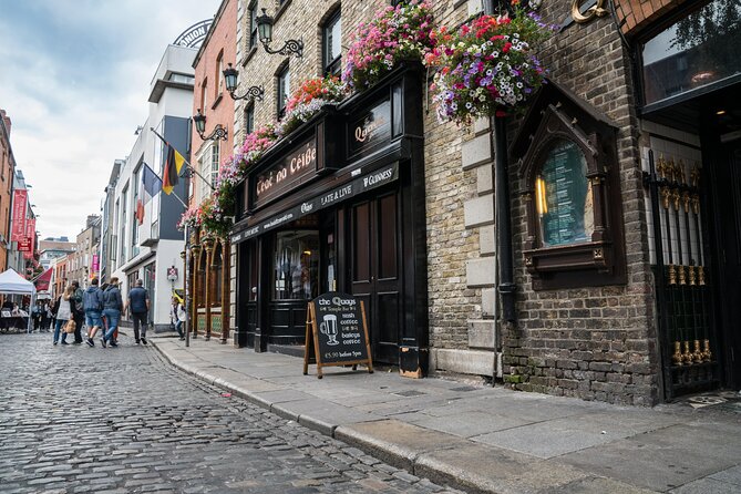 Alien Invasion in Dublin Exploration Game and Tour