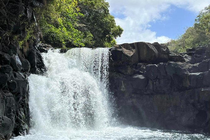 All Inclusive CATAMARAN With BBQ : Ile Aux Cerf & GRSE Waterfall
