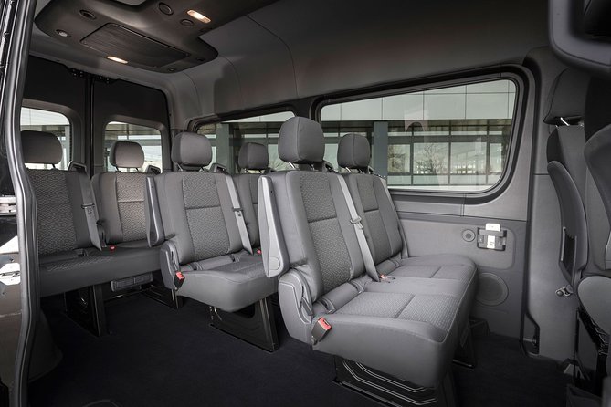 Arrival Private Transfer: Toronto YYZ Airport to Toronto City by SUV or Minibus