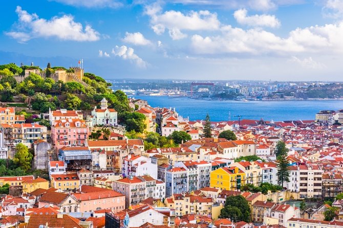 Arrival Transfer: Lisbon Airport LIS to Lisbon in Luxury Van
