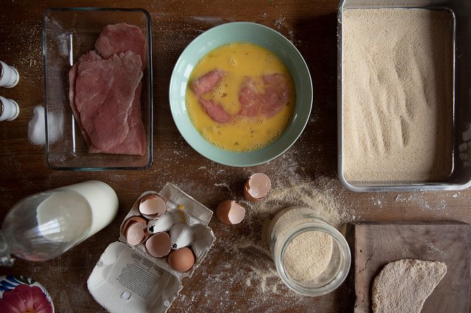 Bavarian Schnitzel Cooking Class in Oberaudorf Farmhouse