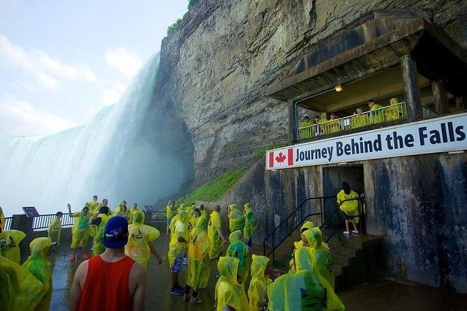 Best of Niagara Falls Tour + Skylon Tower Lunch – Private-Safe Tour