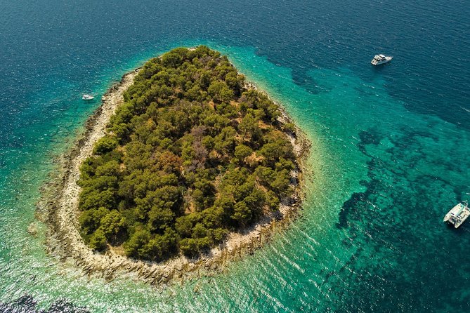 Blue Lagoon & Maslinica Half Day Tour From Trogir