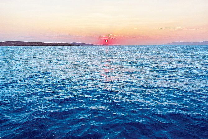 Boat Tour to Rhenia Island With Swim Stop