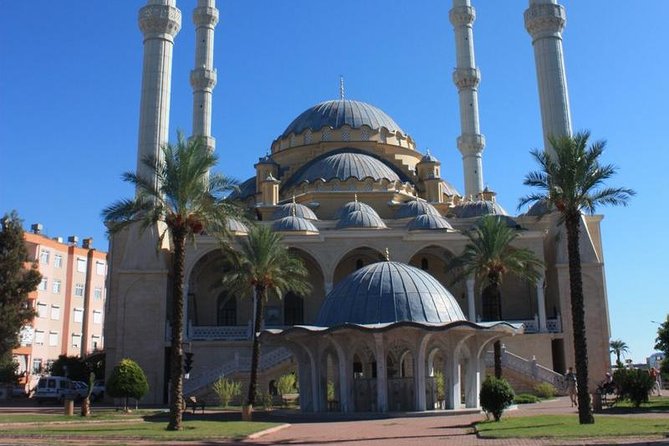 Boat Trip on Manavgat River and Shopping on the Turkish Bazaar From Side