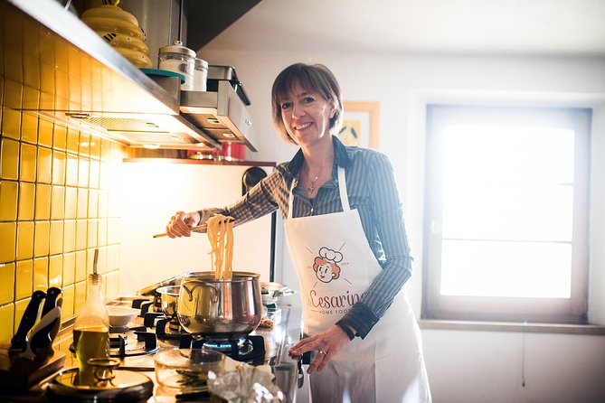 Cesarine: Market Tour & Cooking Class at Locals Home in Lucca