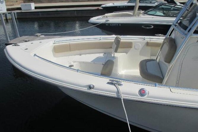 Chicago River 2-Hour Private Cruise for 6 People With Captain