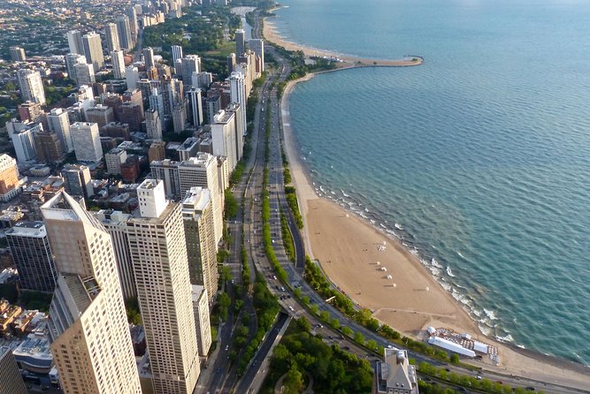 Chicagos Gold Coast Hidden History: A Self-Guided Audio Walk