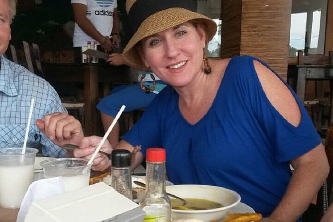 Combo Tour: Christmas Lights and Medellin City Tour Including Traditional Food - Tour Overview