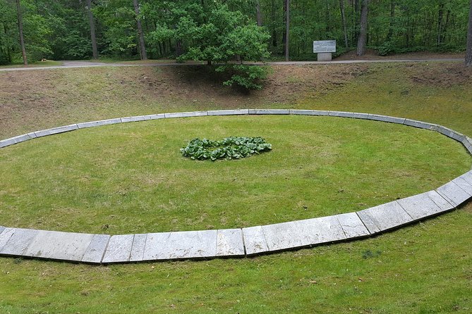 Day Tour Out of Vilnius: Paneriai Holocaust Park,Trakai Castle, Rumsiskes Museum