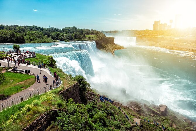 Departure Private Transfer: Niagara Falls to Toronto Airport YYZ in Luxury SUV
