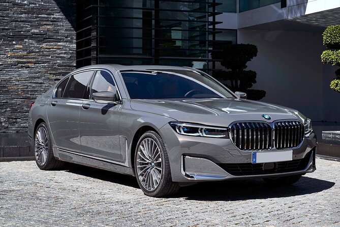 Departure Private Transfer: Toronto to Pearson Airport YYZ in Luxury Car - Service Overview