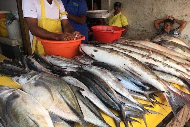 Experience Bazurto Market With Painting Lessons