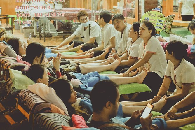 Experience Typical Thailand at Night Including Streetfood Dinner & Foot Massage