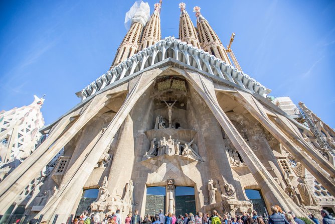 Fast Track Sagrada Familia English Guided Tour With Tower Option - Tour Overview and Features