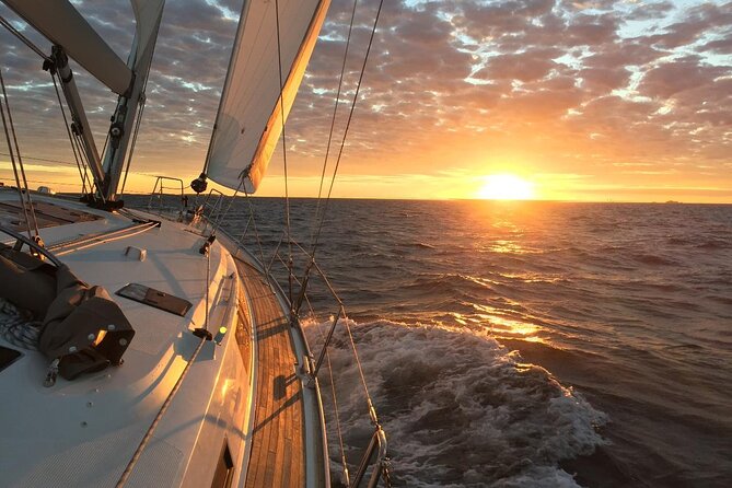 From Heraklion: Small Group 6h Sunset Sailing Trip to Dia Island