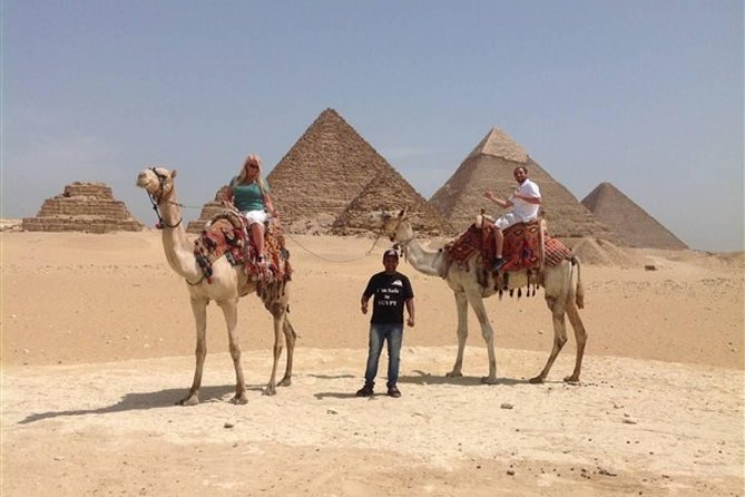 Full Day Tour to Giza Pyramids With Camel Ride and Egyptian Museum in Cairo