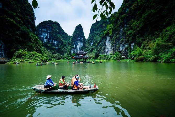 Full-Day Trang An, Hoa Lu and Mua Cave Tour With Lunch