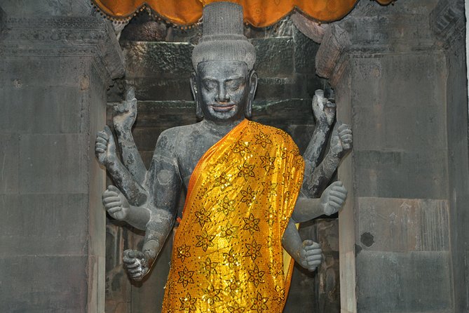 Guided Private A/C Vehicle Tour to Angkor Wat and Small Circle With Two Extras