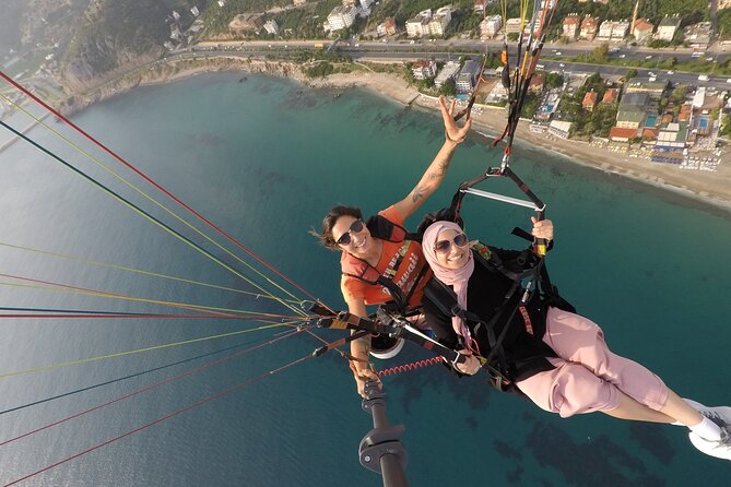 Halal Tandem Paragliding With Licensed Woman Pilot in Alanya