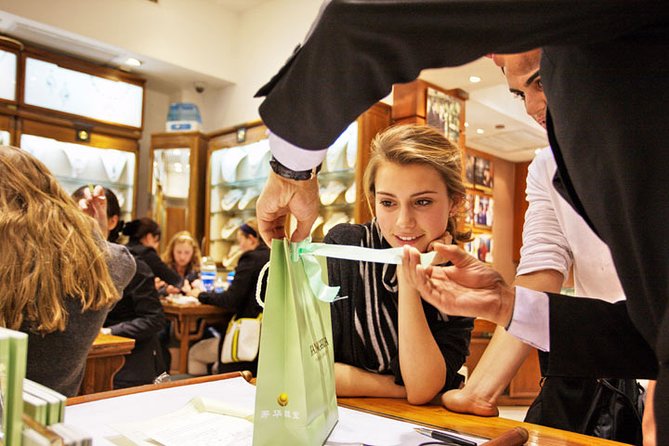 Half Day Tour:Market Shopping Acrobatic Show & Peking Duck Dinner - Market Shopping Experience