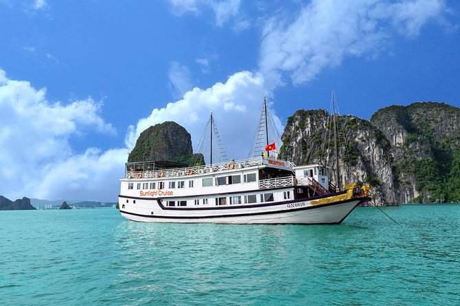 Halong Bay Deluxe Cruise 2 Days/ 1 Nights: Full Meals, Kayaking & Swimming
