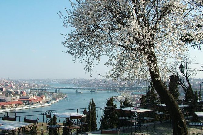 Hiking Along the Golden Horn - Inclusions