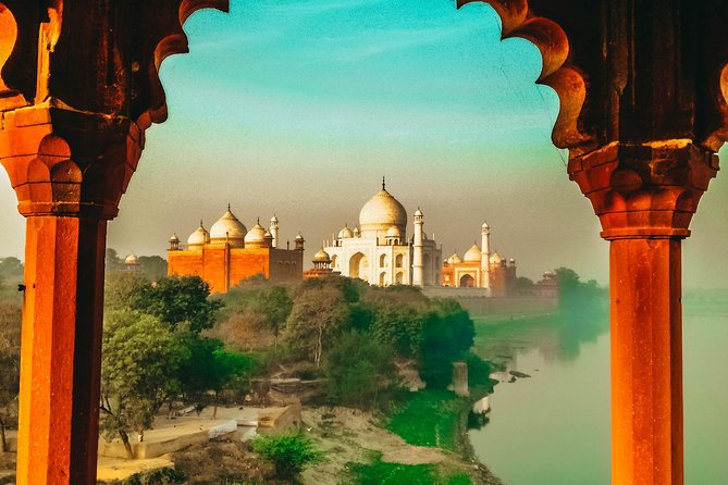 Hyderabad : Same Day Taj Mahal Tour With Return Flight