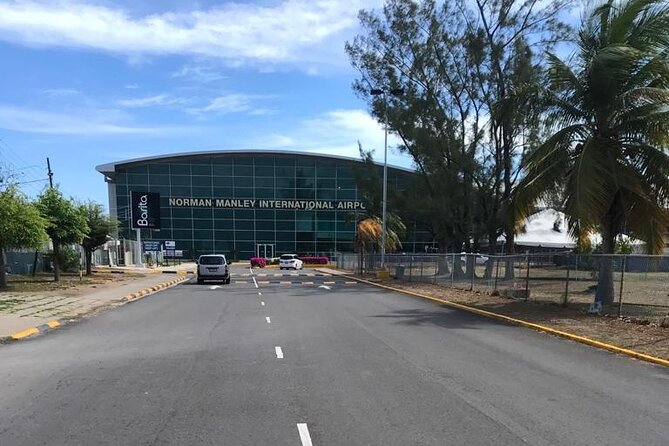 Kingston Roundtrip Airport Taxi Transfer to RIU Ocho Rios & Moon Palace Hotels