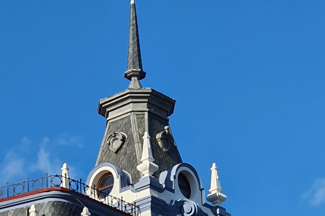 León: From Gaudí to the 21st Century