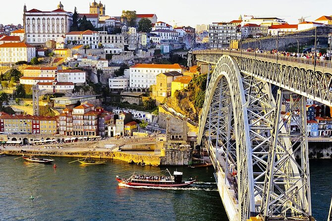 Lisbon to Porto With Stops Óbidos-Nazaré-Fátima-Coimbra-Aveiro