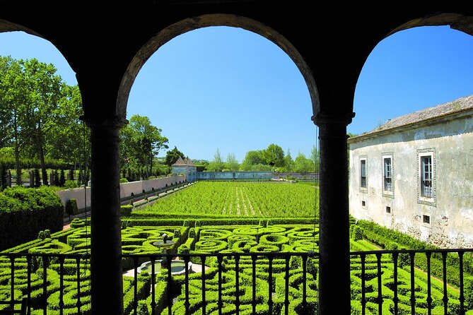 Luxury Private Arrábida Tour and Bacalhoa Palace With Exclusive Wine Taste