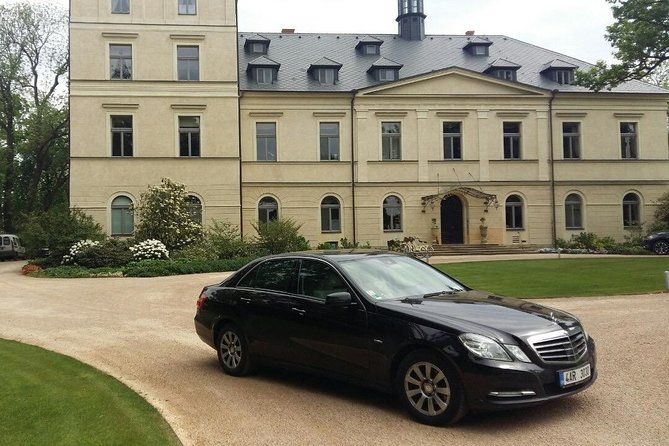 Luxury Private Transfer From Hotel to Prague Airport