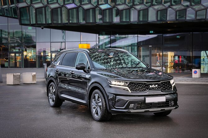 Luxury Private Transfer From Reykjavik to Keflavik Airport - Overview of the Luxury Transfer